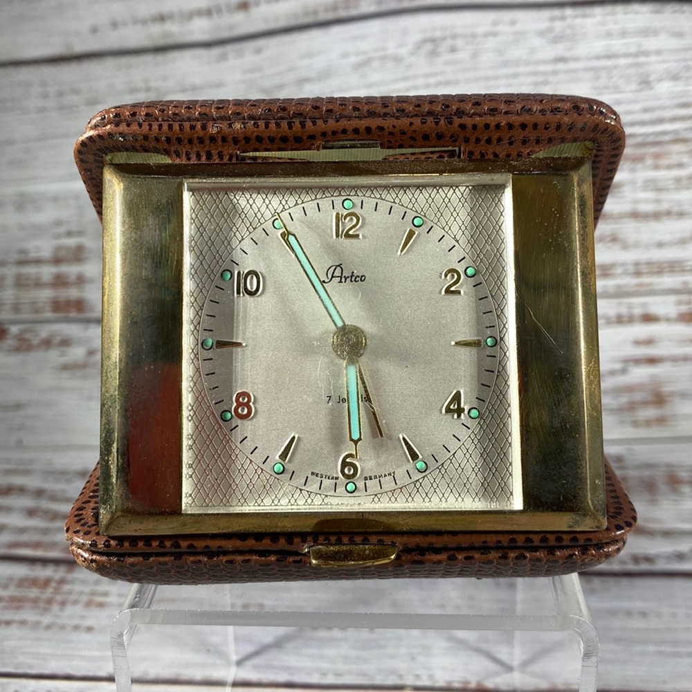 Vintage Art Deco Artco 7 Jewels Travel Alarm Clock Genuine Leather Case.